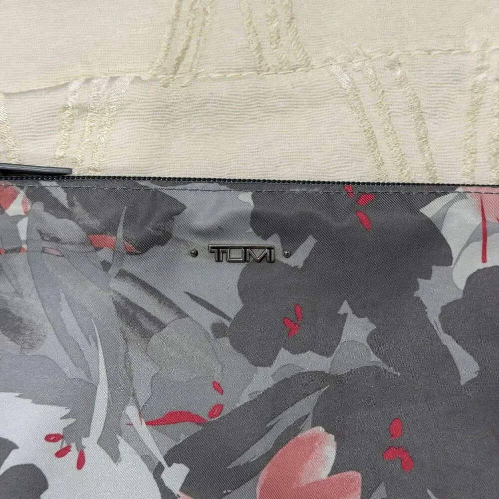 TUMI Floral Nylon Cosmetic Travel Pouch Gray Pink Zip Organizer 10